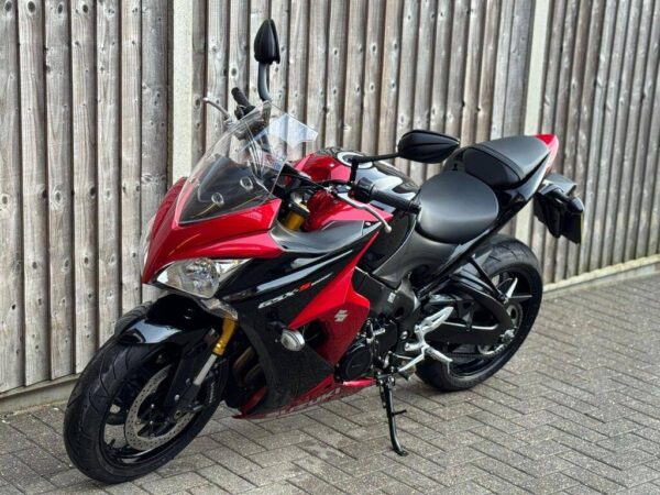 SUZUKI GSX-S1000F (2015)