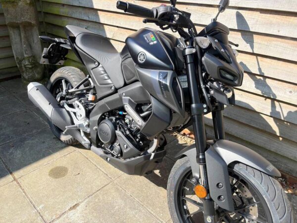 YAMAHA MT-125